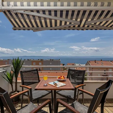 Kira Sea View Apartman *