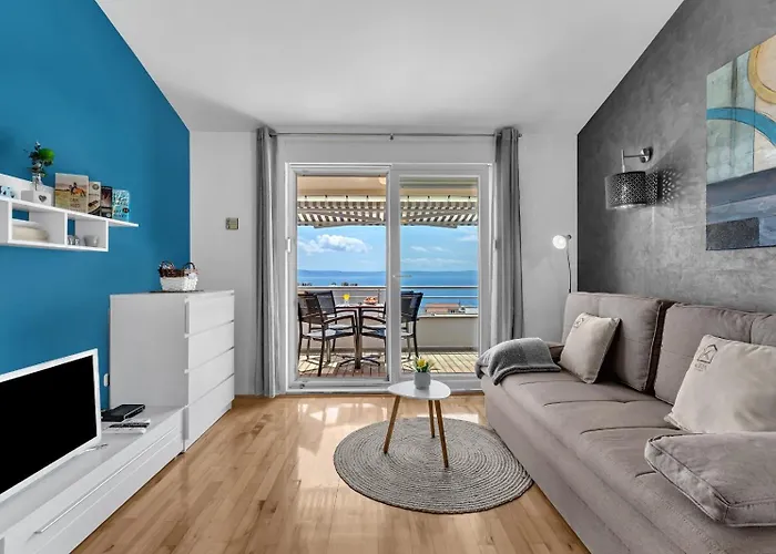 Kira Sea View * Макарська