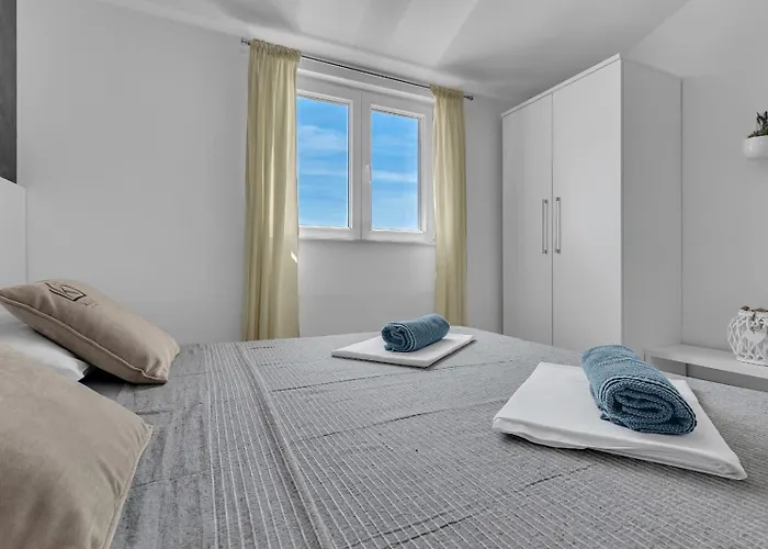 Апартаменти Kira Sea View Макарська