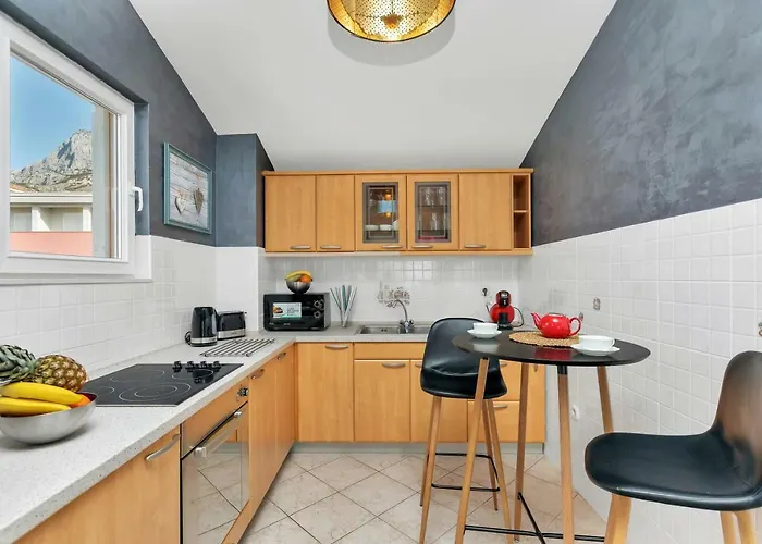 Апартаменти Kira Sea View *