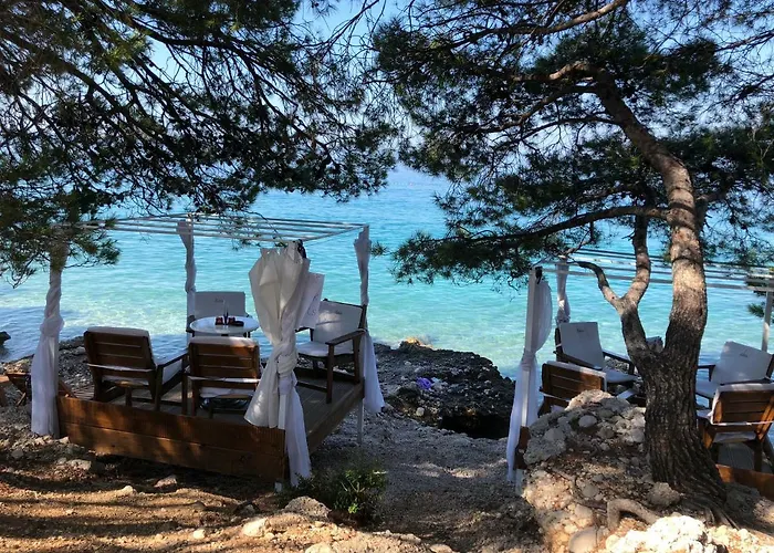 Kira Sea View Апартаменти *