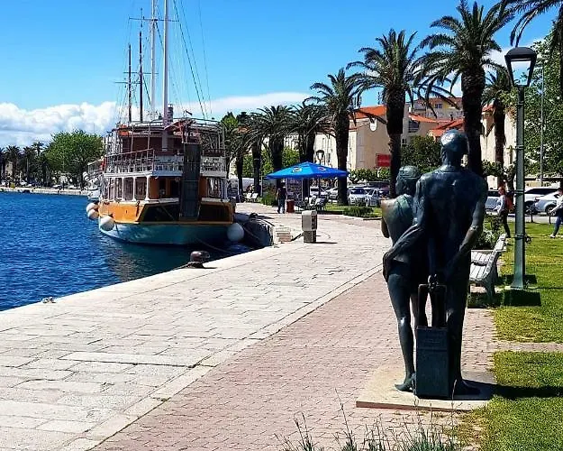 Kira Sea View Апартаменти