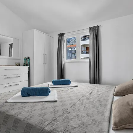 Kira Sea View شقة *