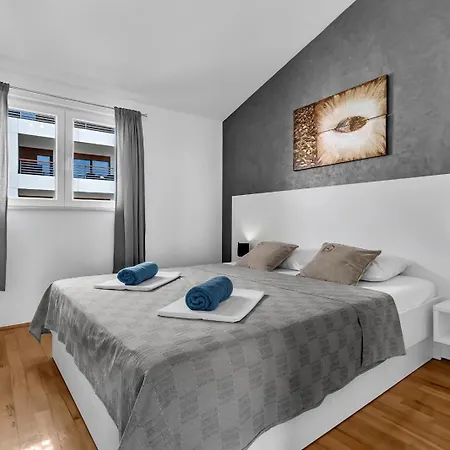 Kira Sea View Apartament