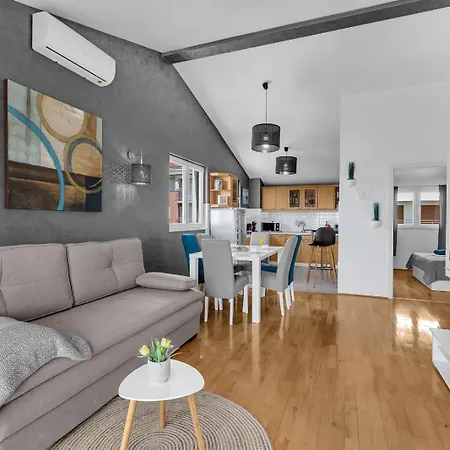 Lägenhet Kira Sea View