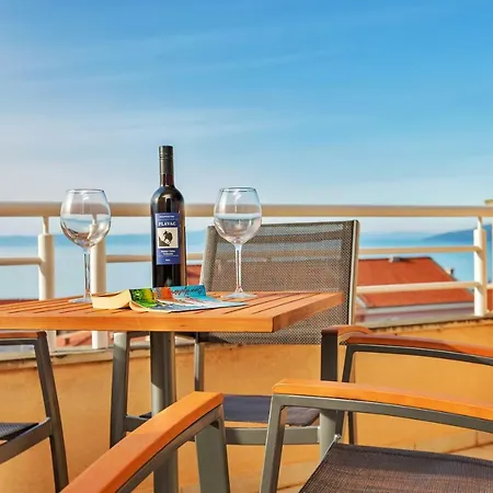 Kira Sea View *